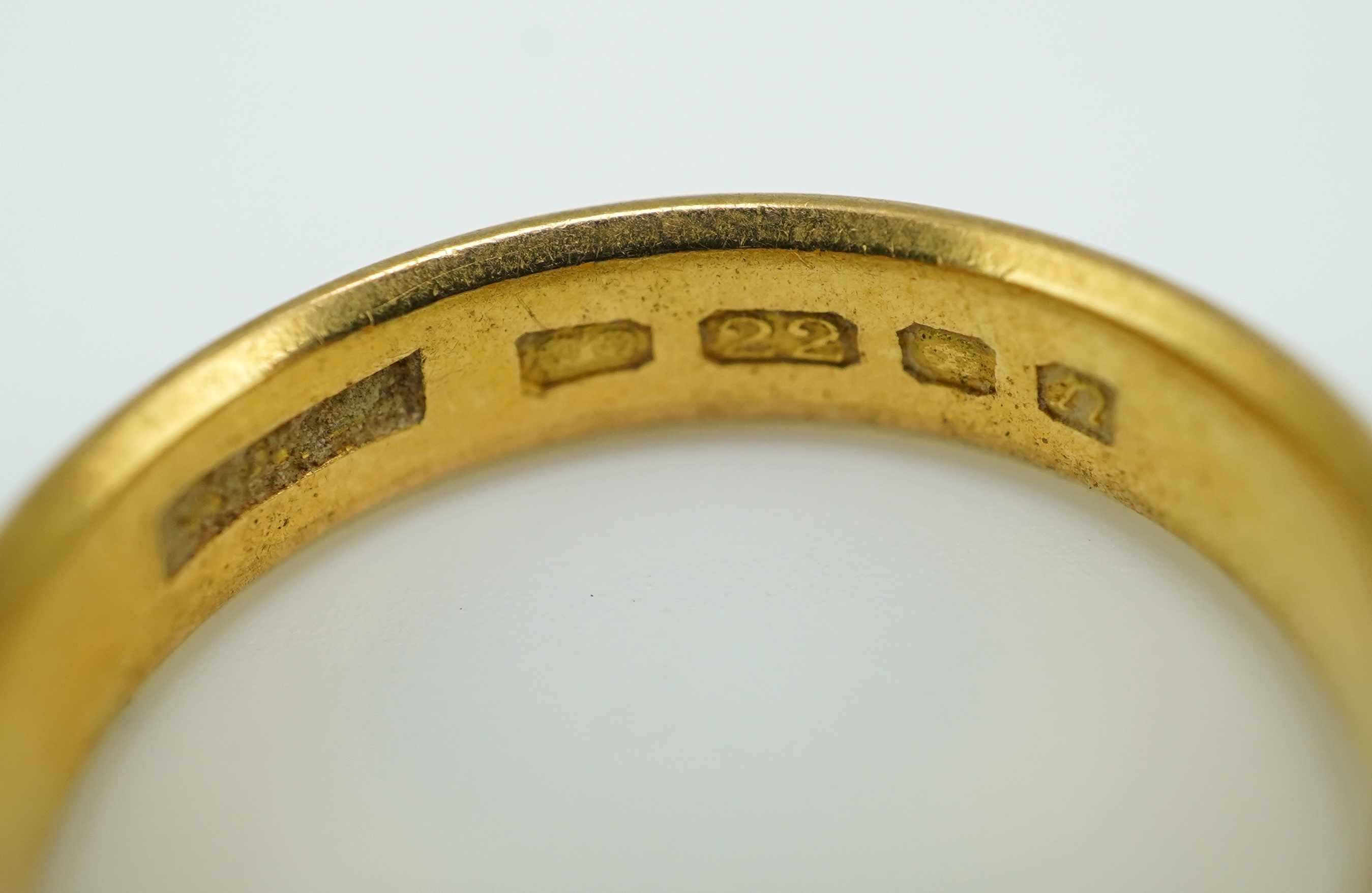 Five 22ct gold wedding bands